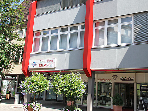 Gebäudeansicht Zahnarztpraxis Ayse Kabakci-Ucar und Juwelier Kalmbach